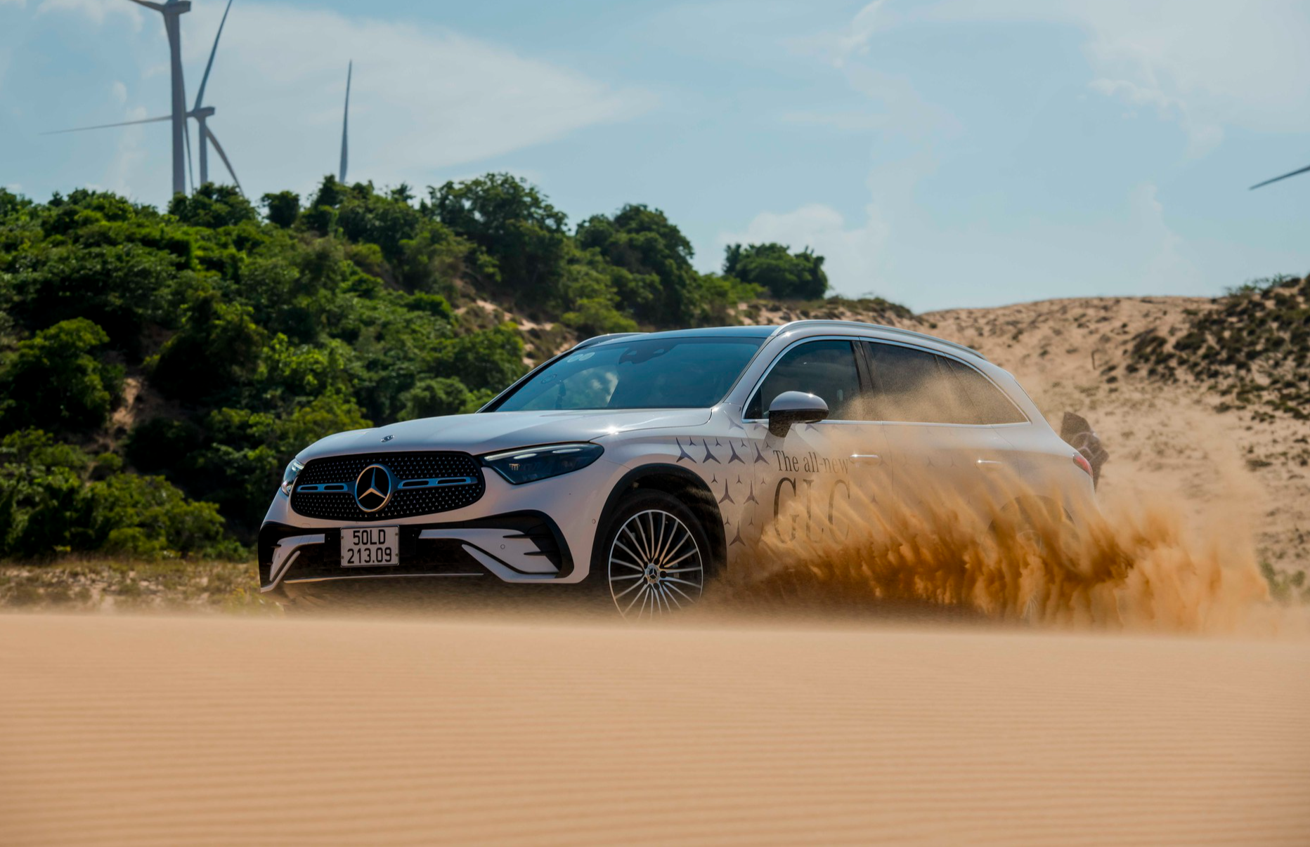 Lái ô tô số tự động khởi hành ngang dốc, làm sao để xe không bị trôi - Ảnh 2.