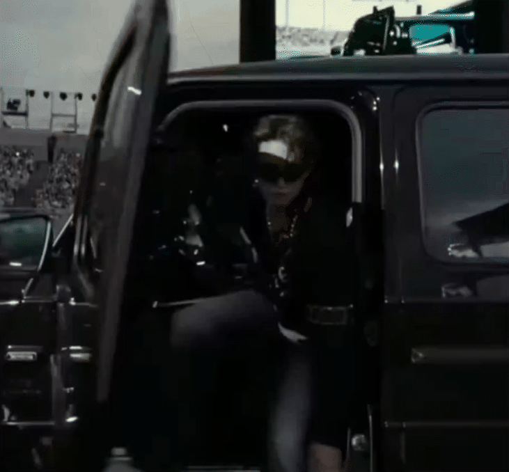 Lai sieu xe 12 ty len san khau chay tour