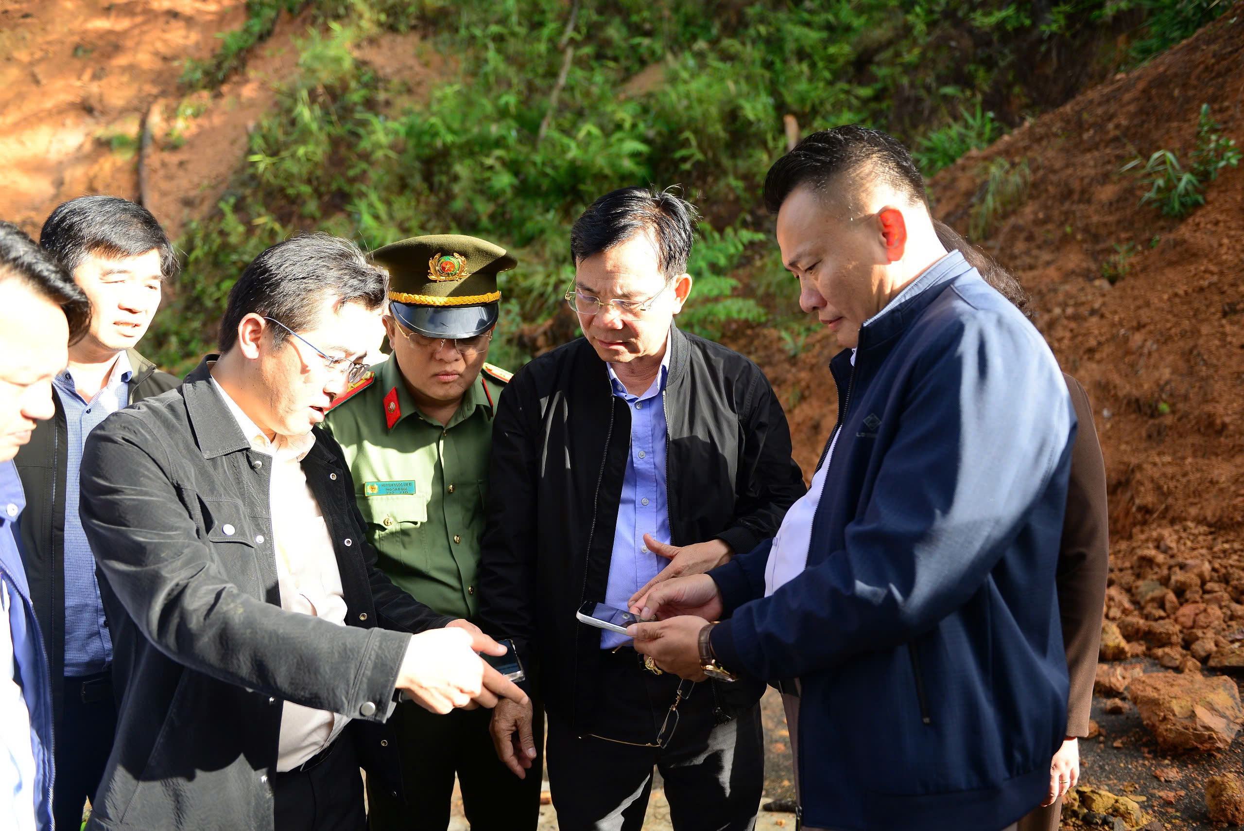 Lâm Đồng thuê tư vấn khảo sát, đánh giá sạt lở đèo D’Ran trên QL20 - Ảnh 1.