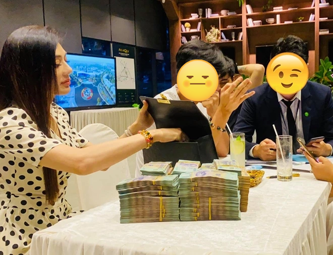 Nghệ sĩ chuyển giới cầm 30 tỷ tiền mặt đi mua biệt thự ở TP.HCM, U50 làm mẹ đơn thân, lận đận tình duyên - Ảnh 5.