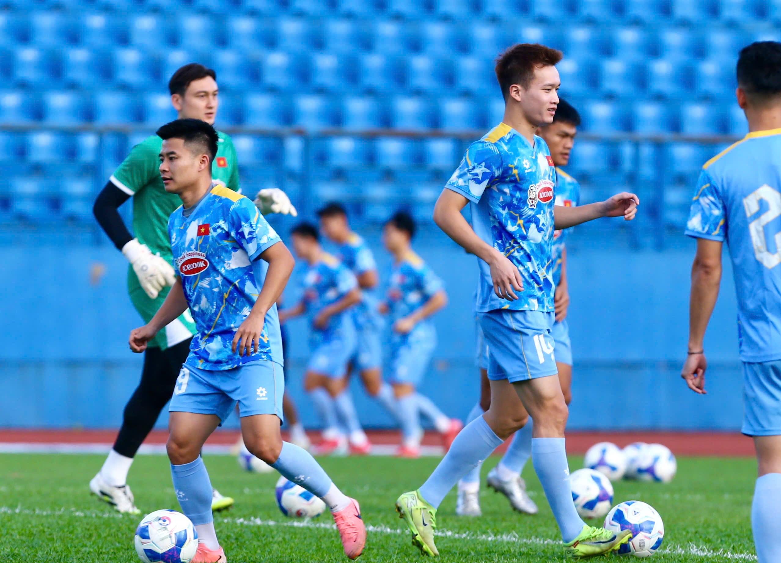 Làm mới tuyến giữa tuyển Việt Nam - Ảnh 1.