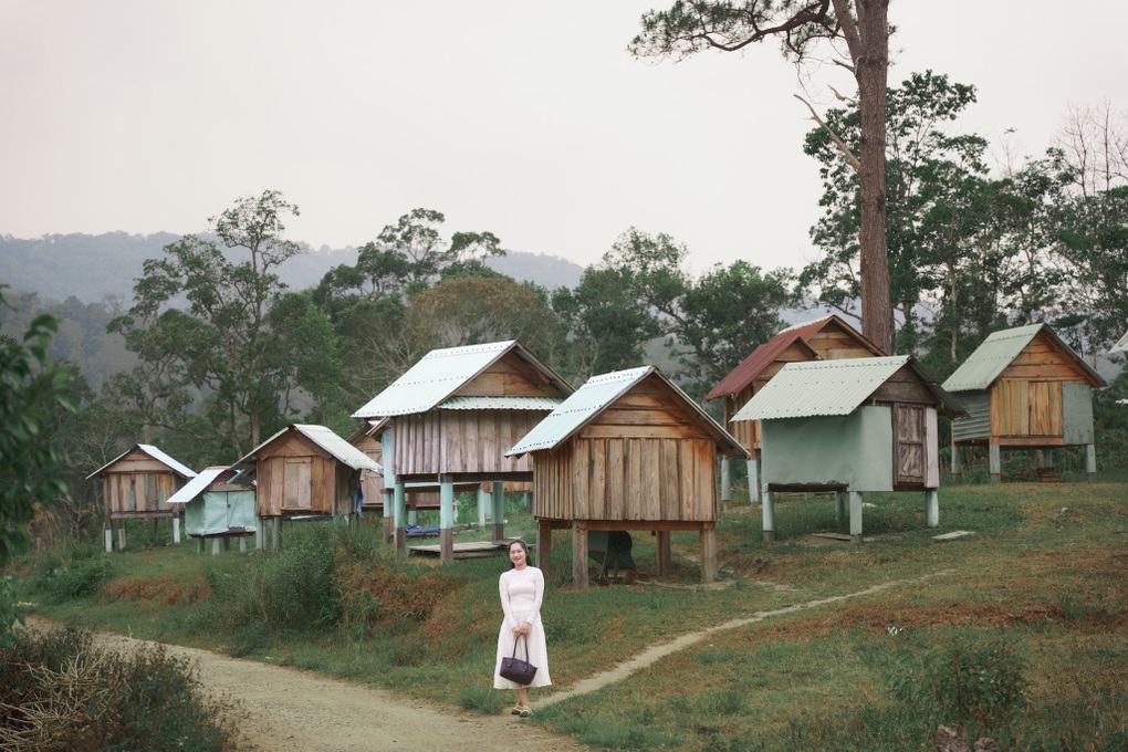 Làng nhỏ ở Măng Đen bỗng gây sốt, giới trẻ đổ xô check-in cùng kho lúa - 2