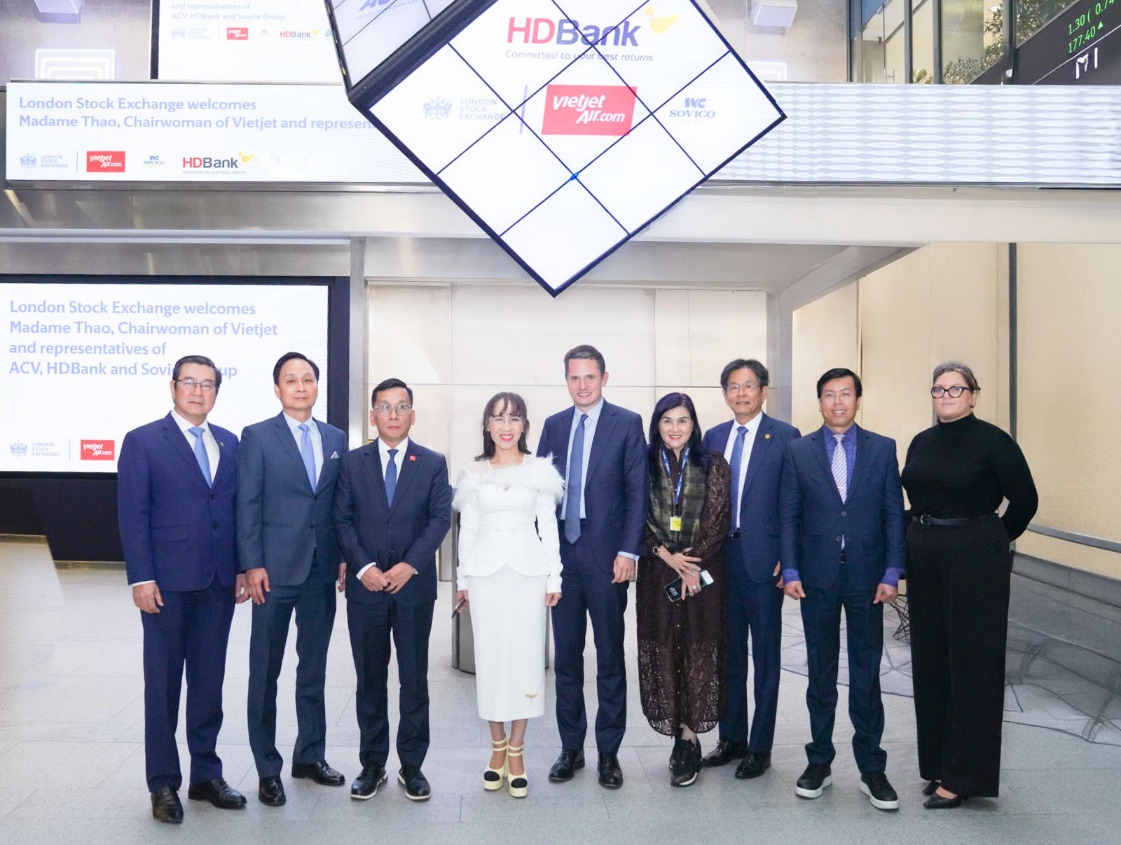 Lãnh đạo HDBank thăm Sàn giao dịch chứng khoán London 1 Lãnh đạo HDBank thăm Sàn giao dịch chứng khoán London - Ảnh 1.
