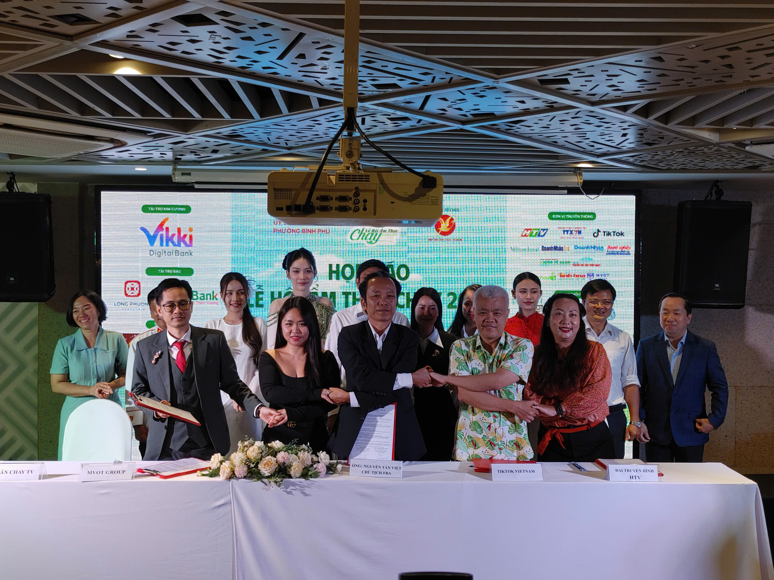 Le hoi chay dac biet o TPHCM lan toa thong