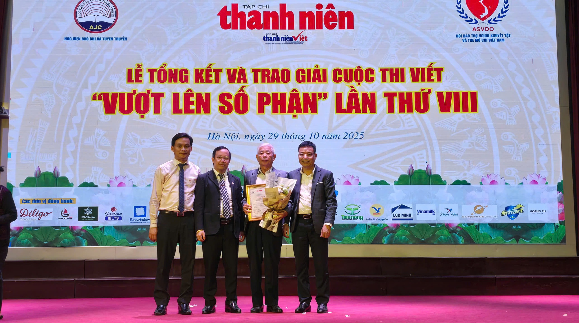 Lễ tổng kết, trao giải cuộc thi viết 'Vượt lên số phận' lần VIII- Ảnh 1.