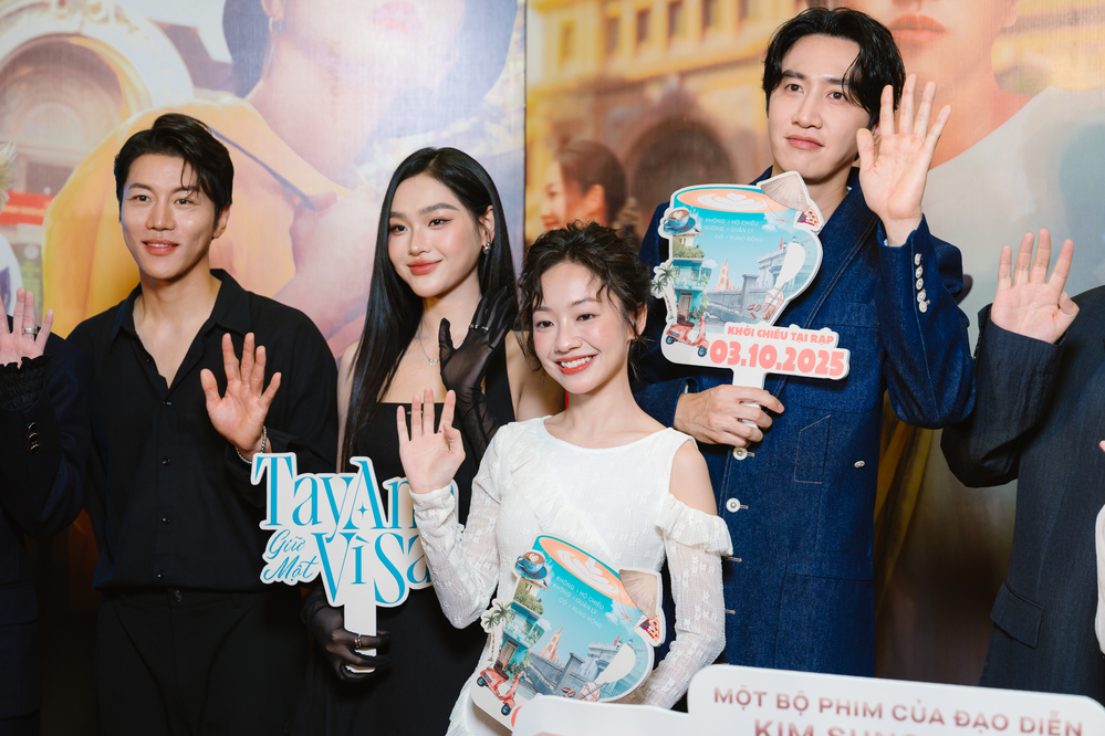 Lee Kwang Soo xuất hiện rạng rỡ tại thảm đỏ phim "Tay anh giữ một vì sao" 1 Lee Kwang Soo xuat hien rang ro tai tham do