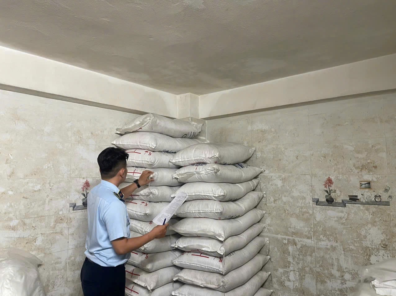 Liên tiếp phát hiện hàng nhập lậu “đội lốt” đường Thái Lan ở Đà Nẵng - Ảnh 1.