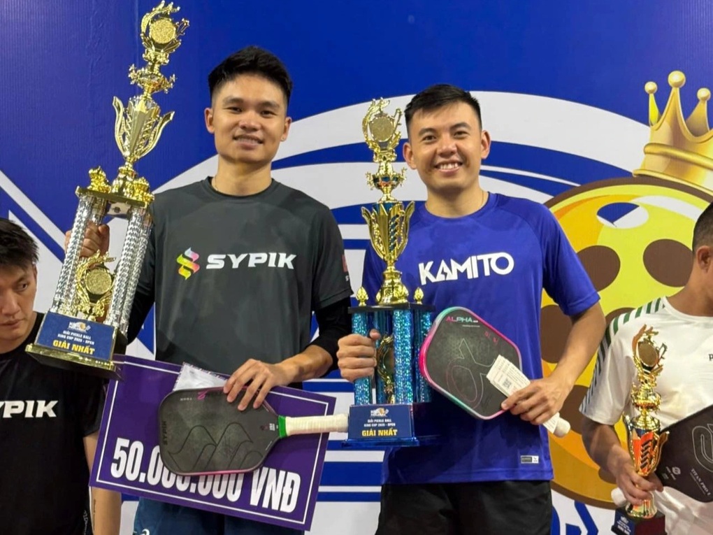 Linh Giang - Hoàng Nam: Từ đồng đội thân thiết đến màn khẩu chiến trên mạng - 2