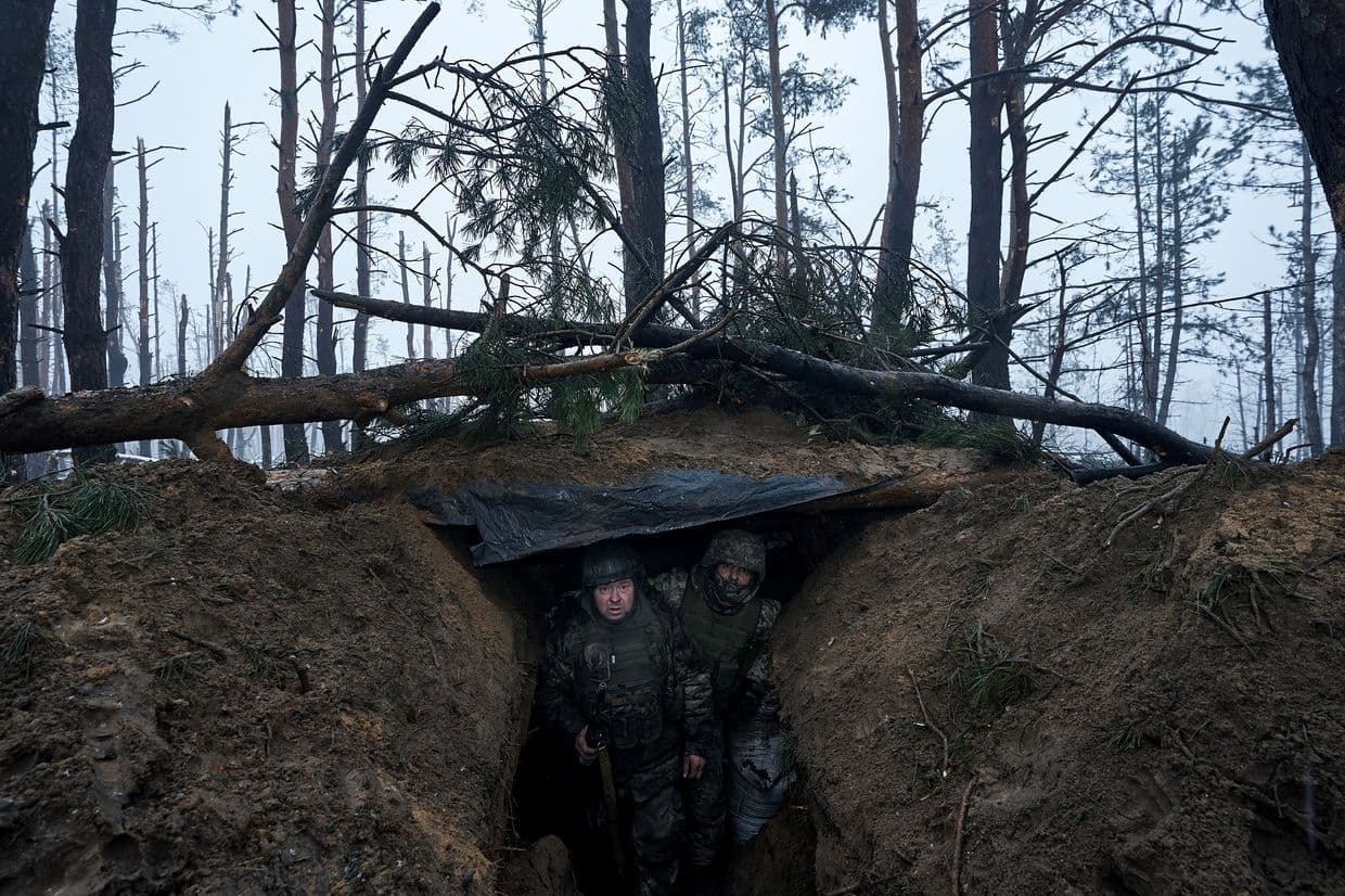 Chiến sự Ukraine ngày 1.298: Quân Nga lại luồn đường ống, NATO triển khai sứ mệnh mới - Ảnh 1.