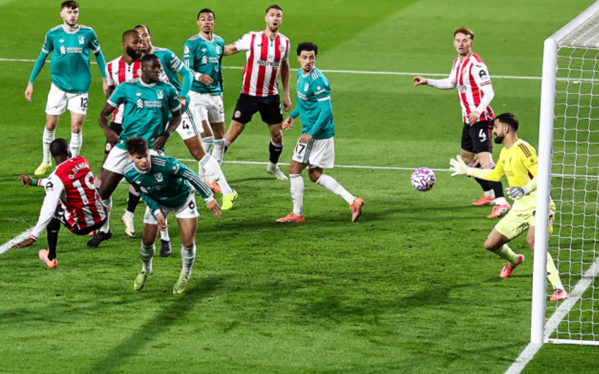 Liverpool thua tan tác ở London, chìm sâu khủng hoảng - Ảnh 1.