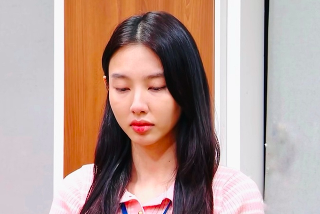 Lộ clip Hoa hậu Thuỳ Tiên xuất hiện, được bà Phạm Kim Dung ôm khóc?- Ảnh 5. Lộ clip Hoa hậu Thuỳ Tiên xuất hiện, được bà Phạm Kim Dung ôm khóc?- Ảnh 5.