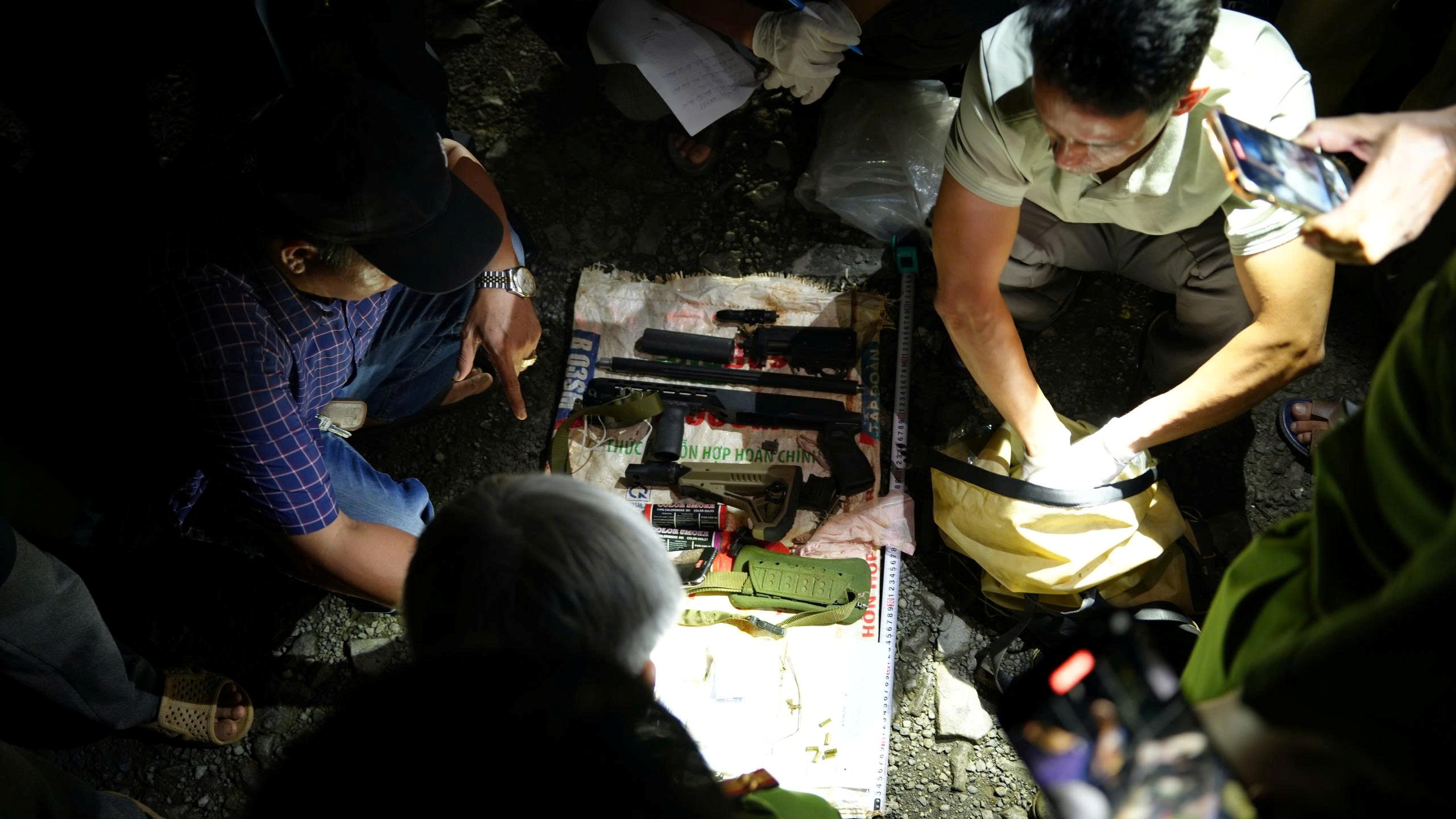 Lộ trình di chuyển bí ẩn trước khi gây án của Lê Sỹ Tùng. - Ảnh 2.