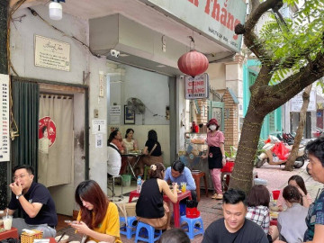 Ít ai biết sự tích về món phở cuốn trứ danh Hà Nội: Quán ăn đầu tiên phát minh ra xuất sắc được Michelin vinh danh