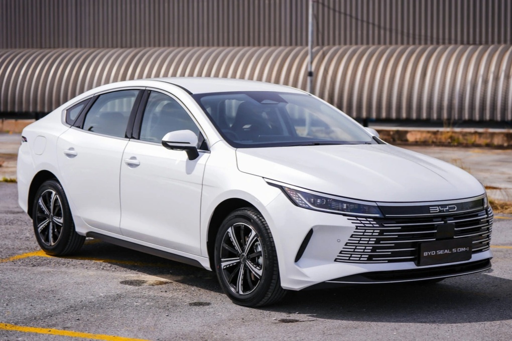 Loạt ô tô dự kiến ra mắt tháng 10: Có xe gầm thấp “ăn xăng như ngửi” - 1