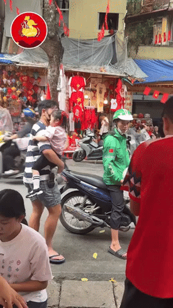 Lương Xuân Trường cùng vợ Giám đốc và ái nữ lộ diện sau ồn ào trên MXH, thái độ gây chú ý- Ảnh 1.