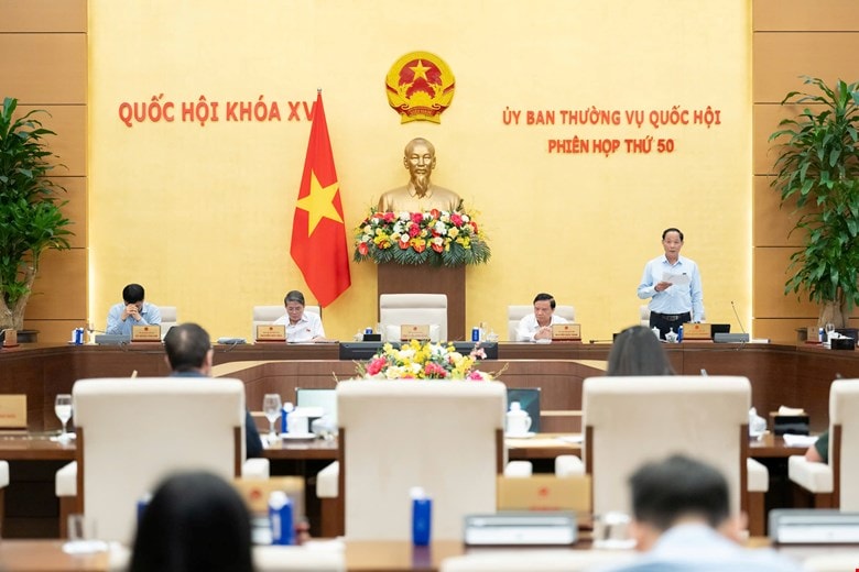 Lương cán bộ xã thấp dưới 10 triệu đồng cần cải thiện chế độ - Ảnh 1.