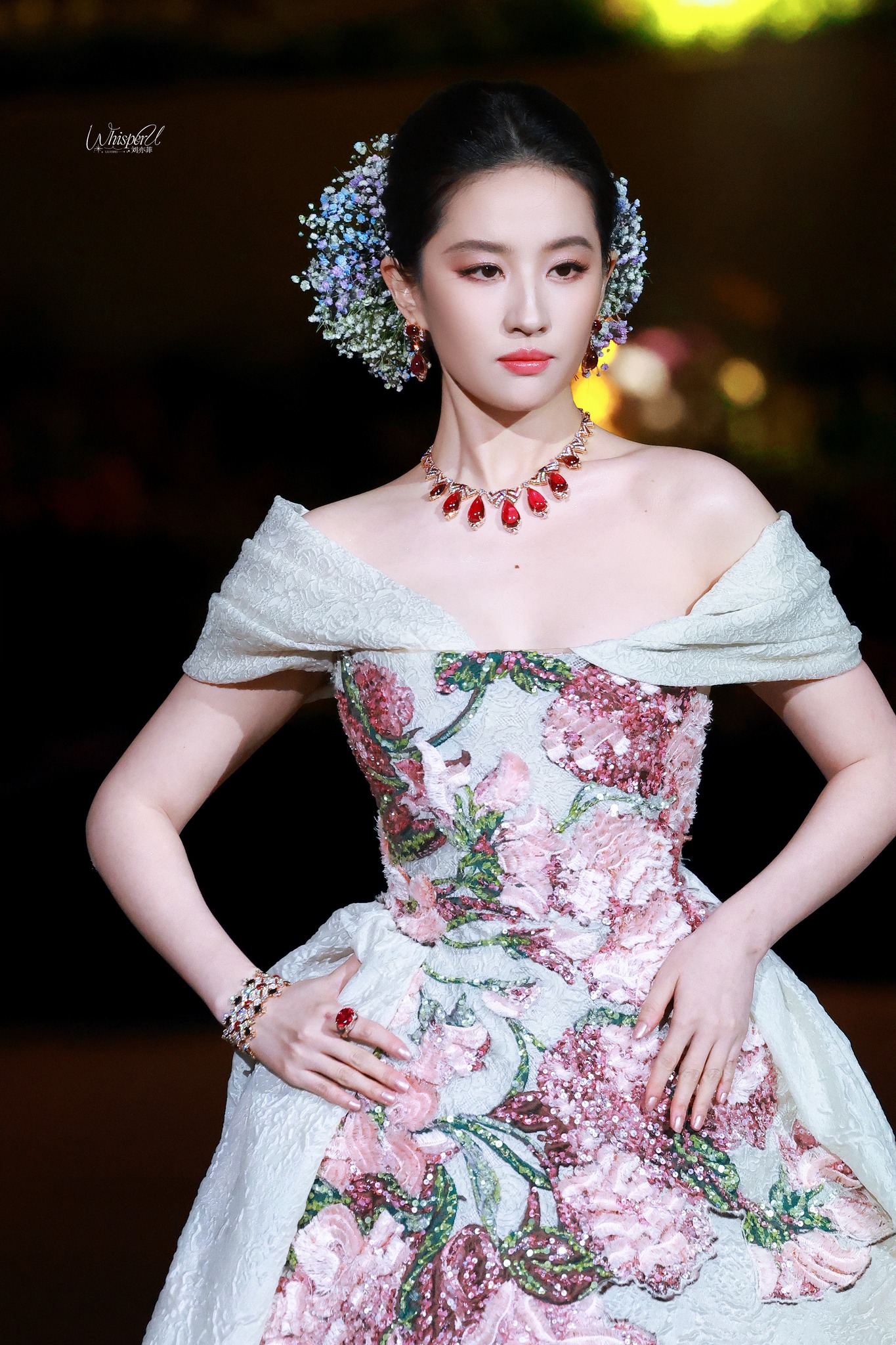 Lưu Diệc Phi dính liên hoàn sự cố- Ảnh 1.