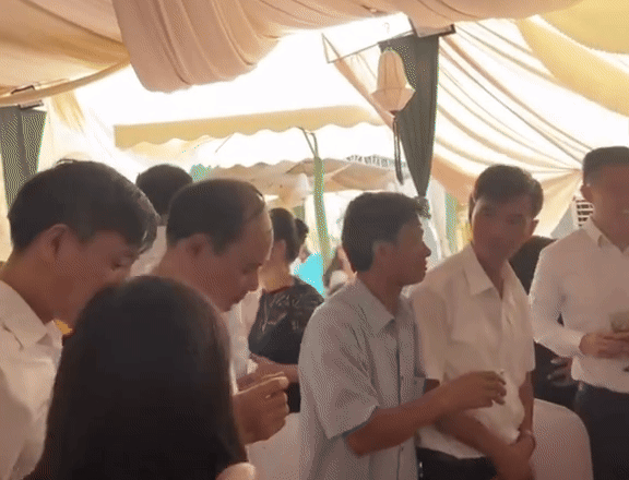 Lý giải cơn sốt đám cưới Viết Vương - Hoa hậu Đỗ Hà ở quê nhà Thanh Hóa, Quảng Trị- Ảnh 3.