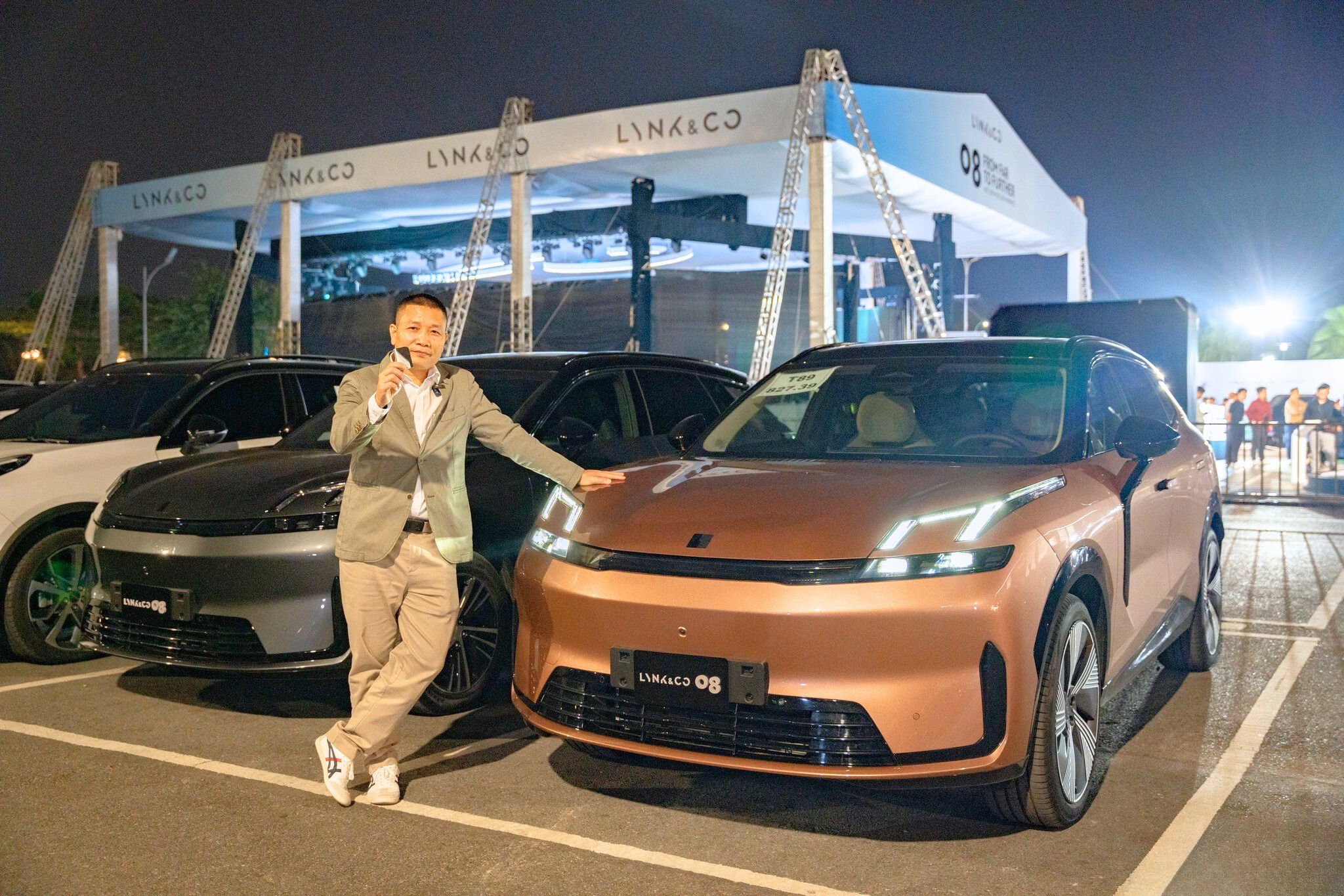 'Lynk & Co 08 dù giá dưới 1,2 tỉ cũng sẽ bị nói đắt, riêng kính không viền đã không thể rẻ được' 1 Lynk & Co 08 - Ảnh 1.