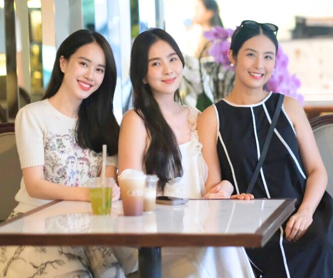 MC Mai Ngọc bế con trai về thăm ông bà nội ở Bắc Ninh, bên trong biệt thự nhà chồng lung linh như lâu đài 1 Mai Ngọc họp mặt với hội bạn thân tại quê chồng ở Bắc Ninh.