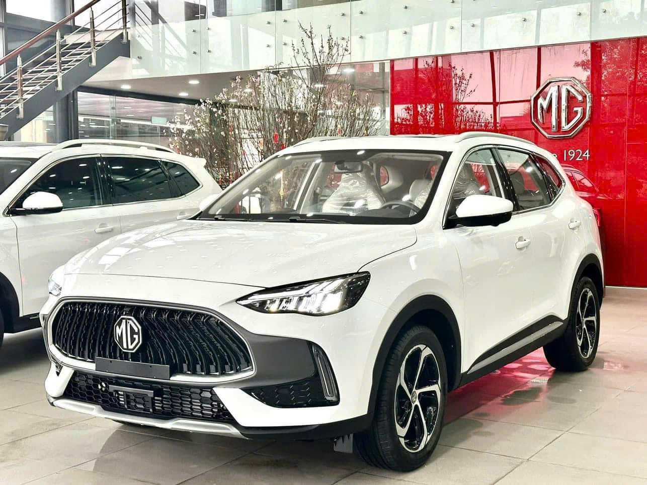 MG HS giảm giá cả trăm triệu đồng, rẻ hơn Xforce, Seltos, Creta - Ảnh 1.