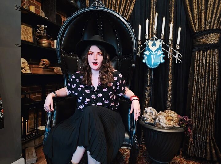 'Ma cà rồng đời thực' tiết lộ việc sống bằng cách hút năng lượng người khác- Ảnh 1.