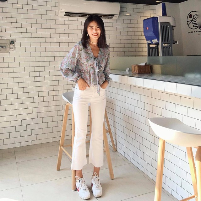 Mặc đẹp cho mọi dáng người với quần jeans cạp trễ- Ảnh 1.