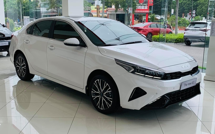 Sedan hạng C dưới 900 triệu: Mazda3 'lạc nhịp' để KIA K3 rút ngắn cách biệt - Ảnh 1.