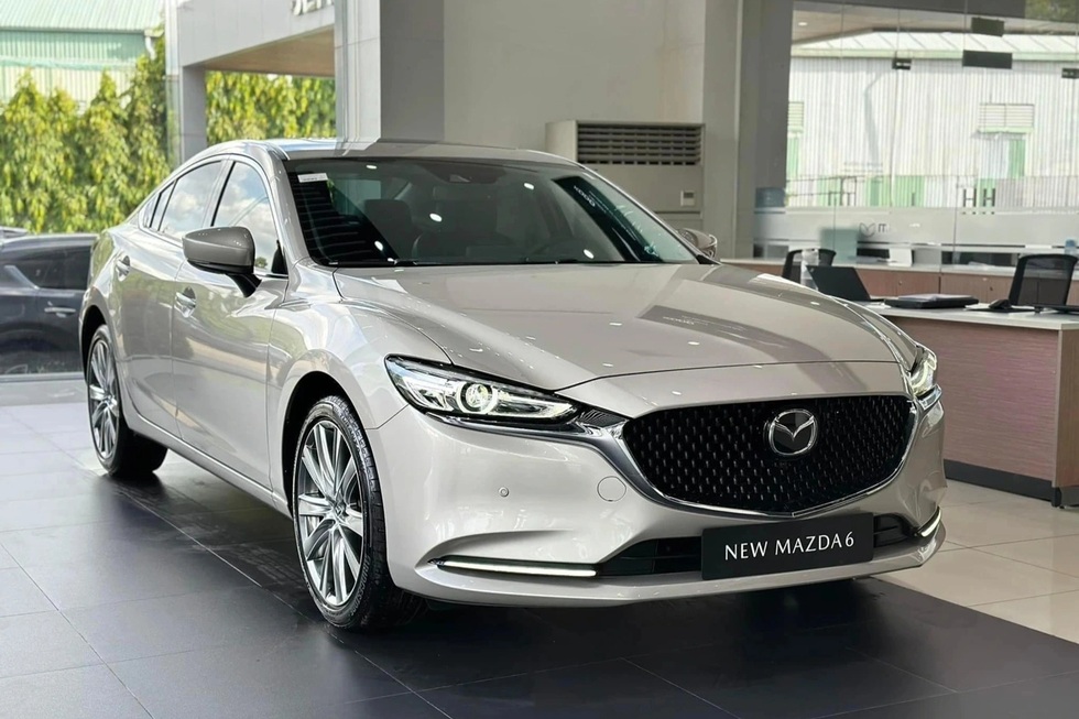Mazda6 ngừng bán tại Việt Nam, tương lai Honda Accord ra sao? - 1