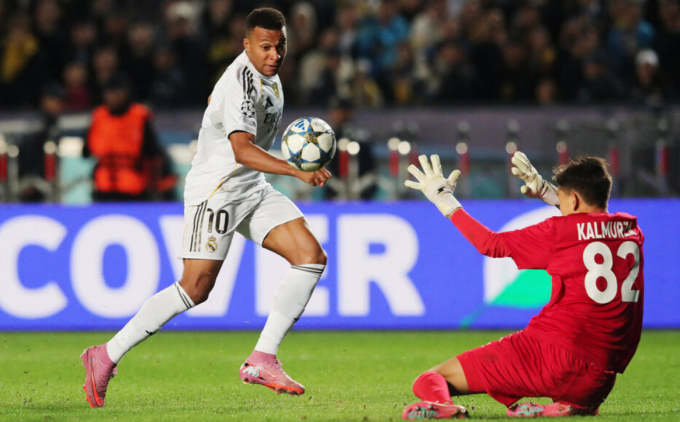 Kylian Mbappe bấm bóng ghi bàn trong trận Real thắng Kairat 5-0 trên sân Ortalyq, thành phố Almaty, Kazakhstan ở lượt hai vòng bảng Champions League tối 30/9/2025. Ảnh: Reuters