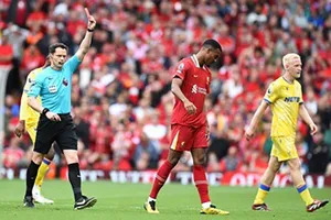 Trọng tài bắt chính trận MU gặp Nottingham Forest có hành động vô nghĩa với Dorgu