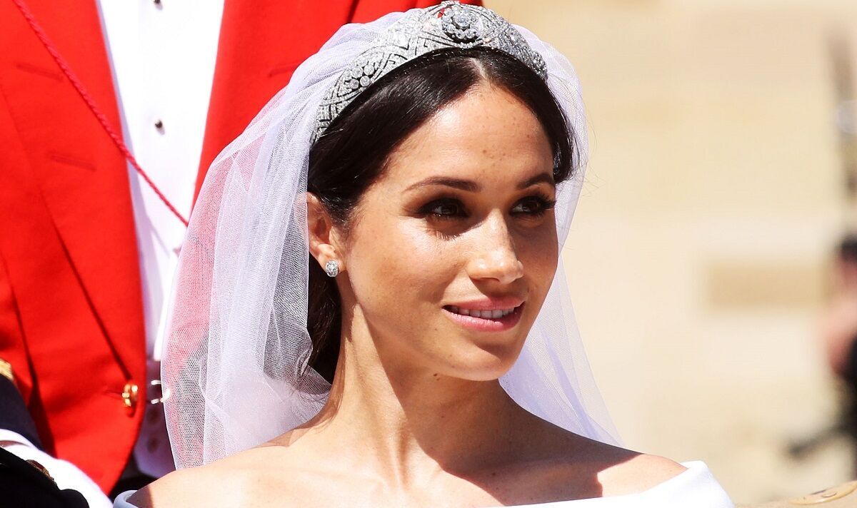 Meghan Markle từng mặc gần 90 tỷ đồng trên người- Ảnh 1.