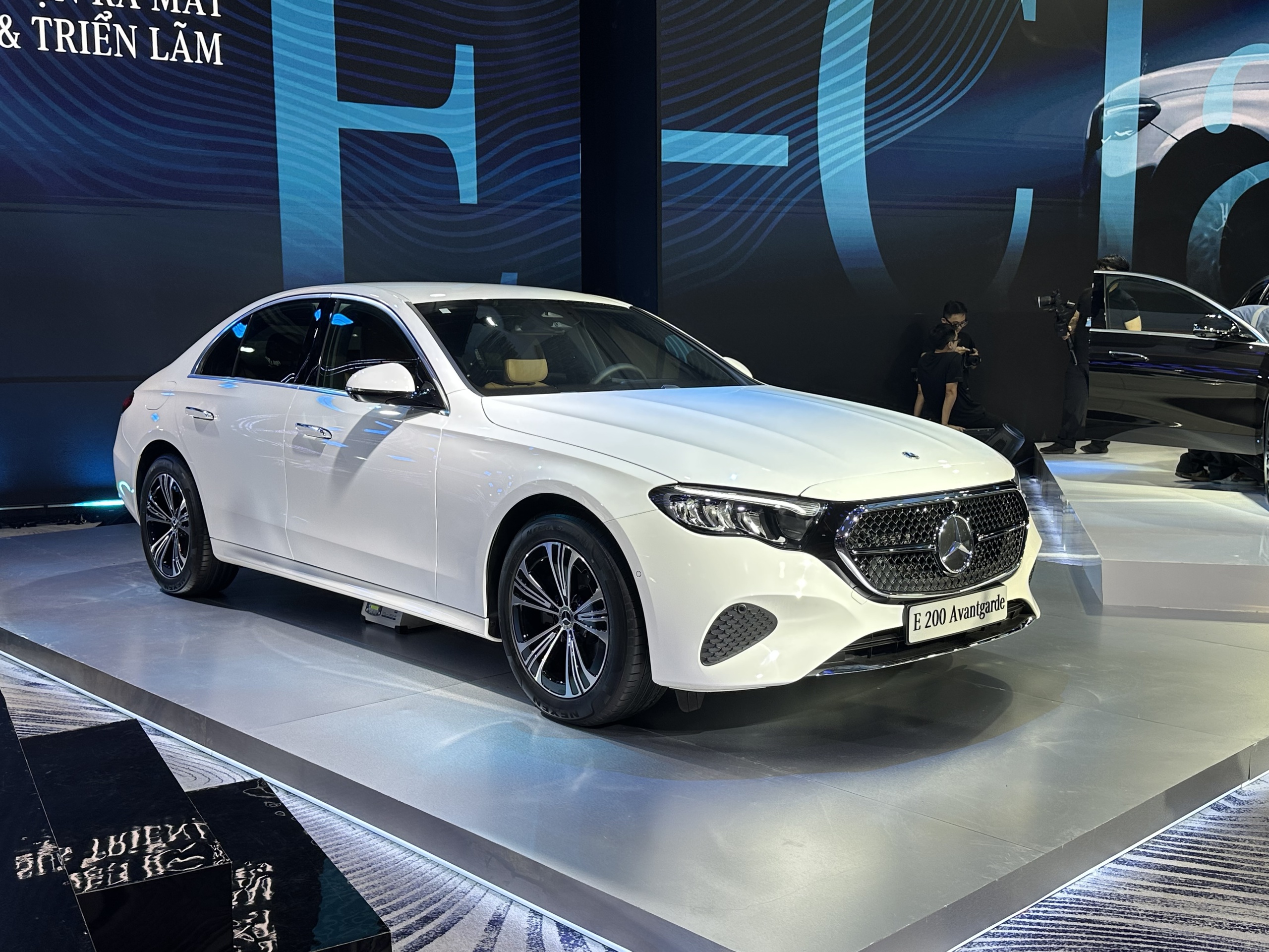 Mercedes E-Class 2025 có giá cao nhất 3,209 tỉ đồng - Ảnh 2.