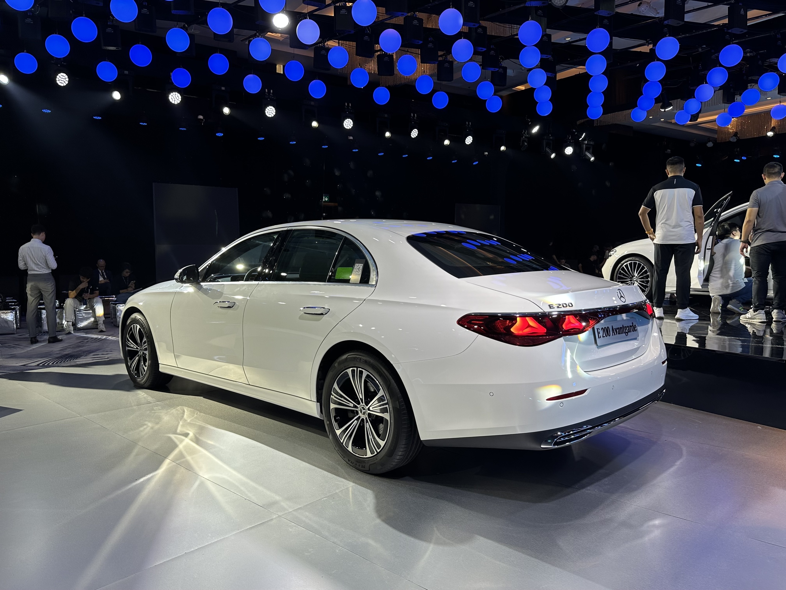 Mercedes E-Class 2025 có giá cao nhất 3,209 tỉ đồng - Ảnh 3.