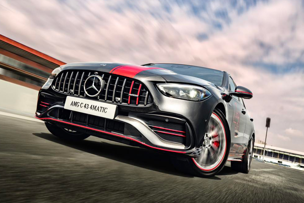 Mercedes-Benz lại xả hàng, bộ đôi ‘xe chơi’ giảm giá hơn 1 tỉ đồng - Ảnh 1.