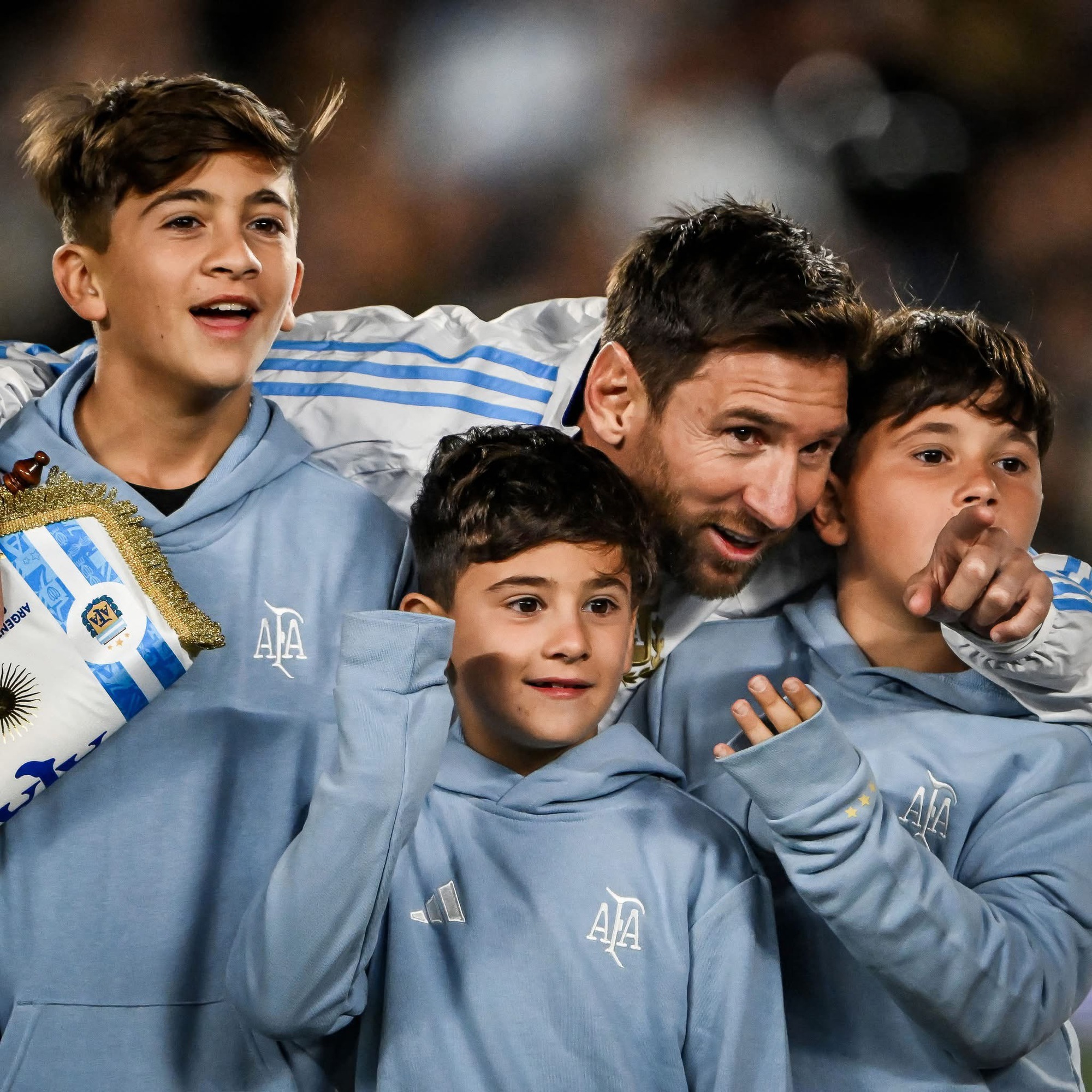 Messi bật khóc!- Ảnh 1. Messi bật khóc!- Ảnh 1.