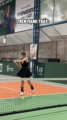 Minh Hằng mê pickleball, chồng đại gia mở 12 sân cho vợ chơi thoả thích, còn lặng lẽ đi sau nhặt bóng gây sốt!- Ảnh 5.
