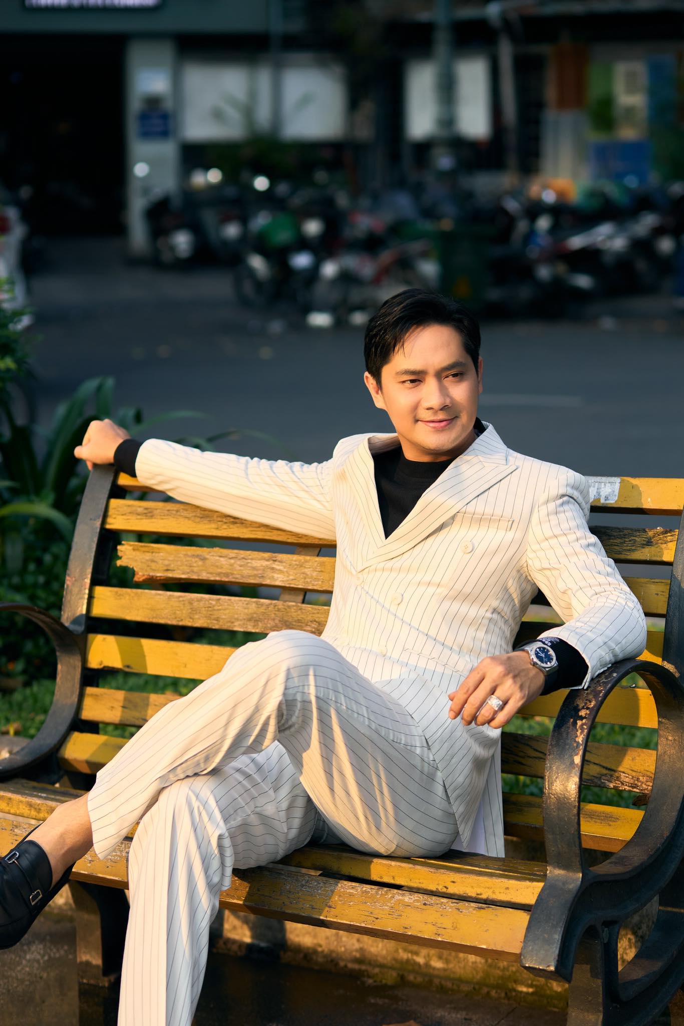 Ngoại hình nam nghệ sĩ đình đám có nhà từ TP.HCM đến Đồng Tháp, thấy bất hiếu vì 40 tuổi chưa vợ- Ảnh 1.