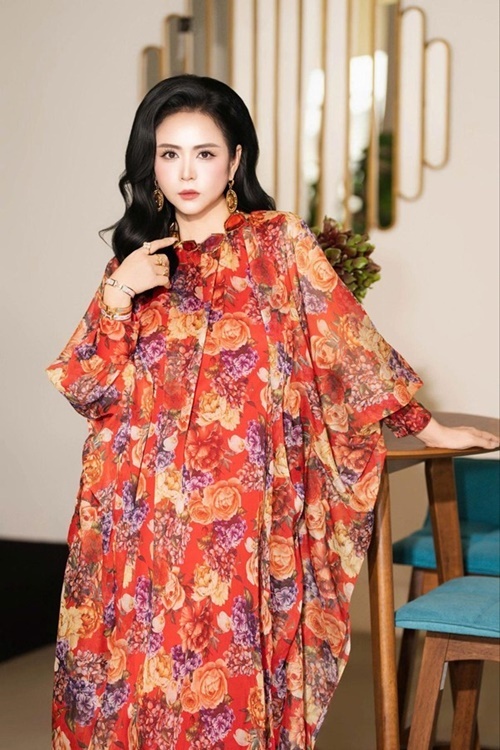 Model Quỳnh Phạm trong show diễn của NTK Thanh Hương Bùi là ai?