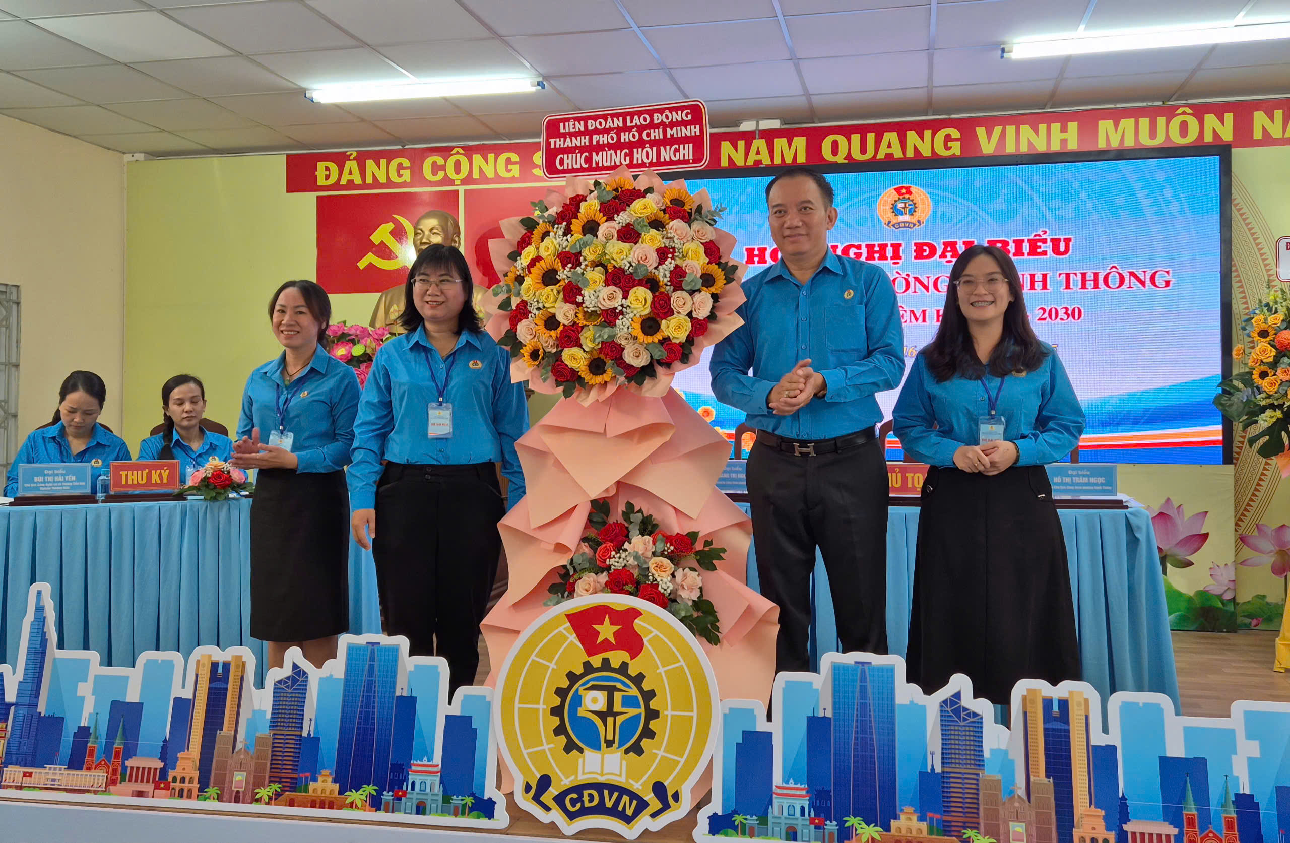 Mỗi đoàn viên Công đoàn phường Hạnh Thông sẽ trở thành một công dân số - Ảnh 1.