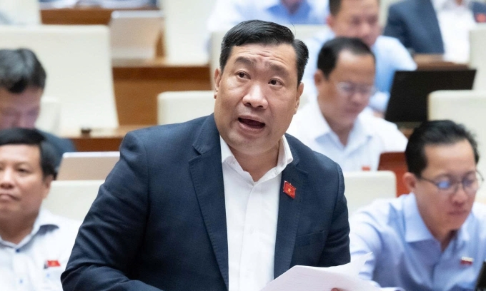 Phó trưởng đoàn đại biểu Quốc hội Vĩnh Long, Thạch Phước Bình tại phát biểu tại phiên họp chiều 30/10. Ảnh: Media Quốc hội