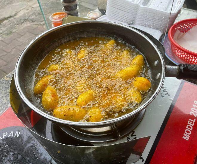 Món bánh amp;#34;độc lạ Bình Dươngamp;#34; với cái tên độc nhất, chỉ 3.000đ/cái có ngay hương vị tuổi thơ - 1