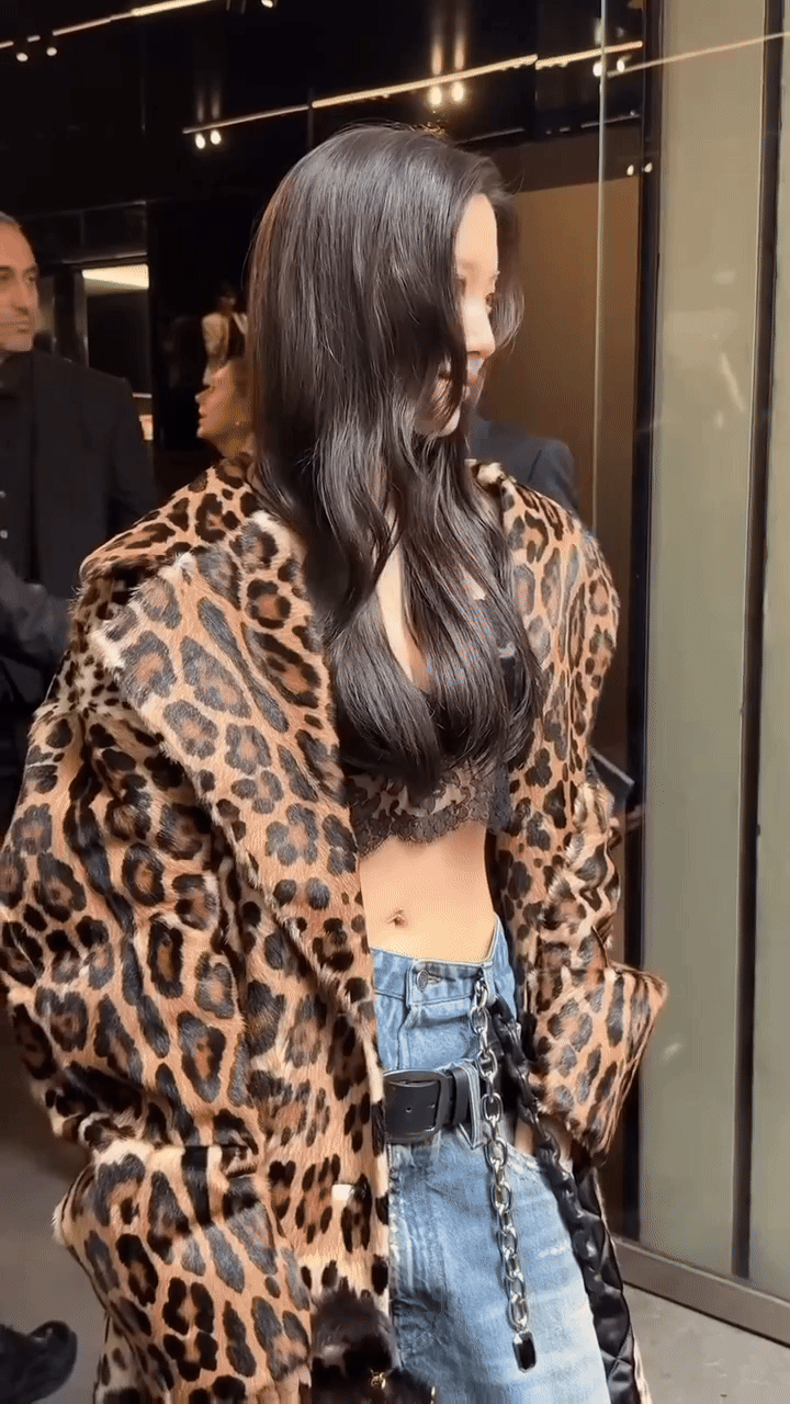 Moon Ga Young quá nóng bỏng, chi tiết nhỏ trên bụng chứng tỏ độ “chiến” của mỹ nhân hàng đầu Kbiz- Ảnh 4.