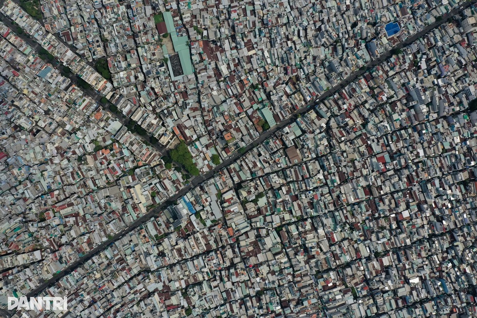 Một liều thuốc mạnh cho “sốt ảo” bất động sản - 1