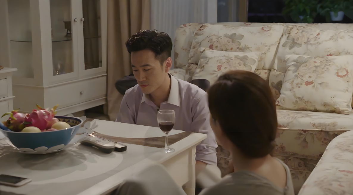 Một tối, vợ nghiêm túc nói với tôi, muốn cắm sổ đỏ căn nhà đang ở để thực hiện "phi vụ liều ăn nhiều"- Ảnh 1.