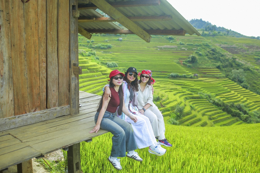 Mù Cang Chải mùa đẹp nhất: Nhiều nơi “cháy phòng”, khách đặt trước nửa năm - 2