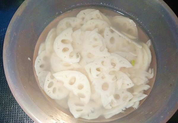 Mua củ sen nên chọn loại 7 lỗ hay 9 lỗ, người trồng mách vài chiêu khiến bạn chọn củ nào về nấu ngon củ đó - 4