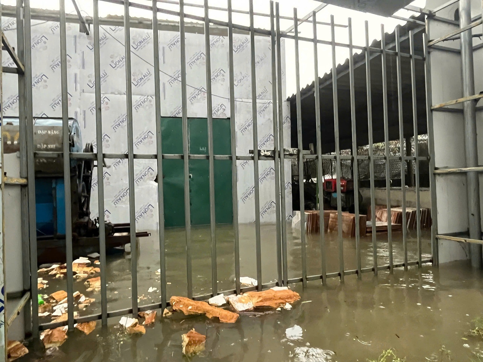 Hà Tĩnh: Mưa lớn gây ngập nhà dân- Ảnh 1.