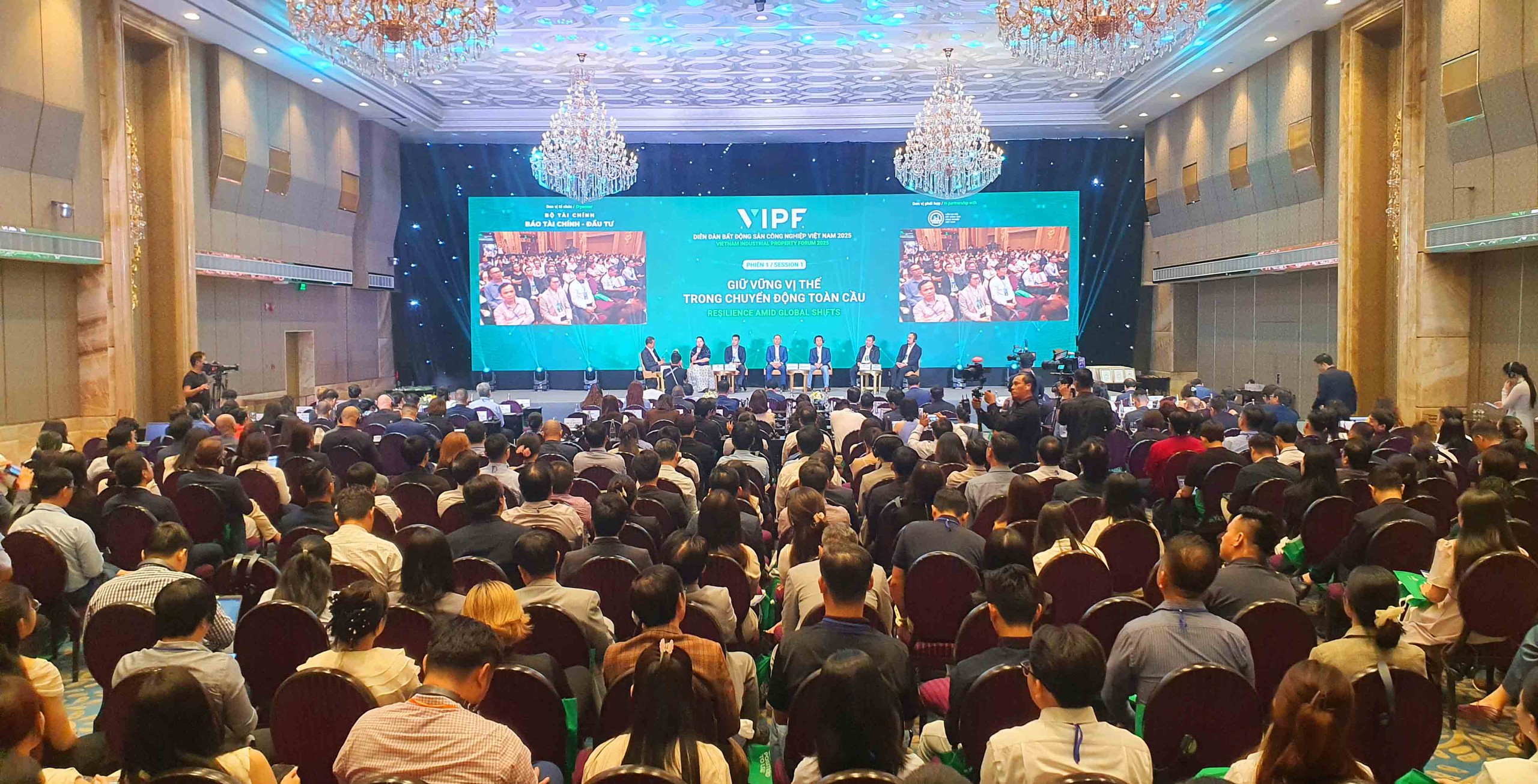 Việt Nam chuẩn bị đóng sóng tỉ đô vào bất động sản công nghiệp - Ảnh 1.