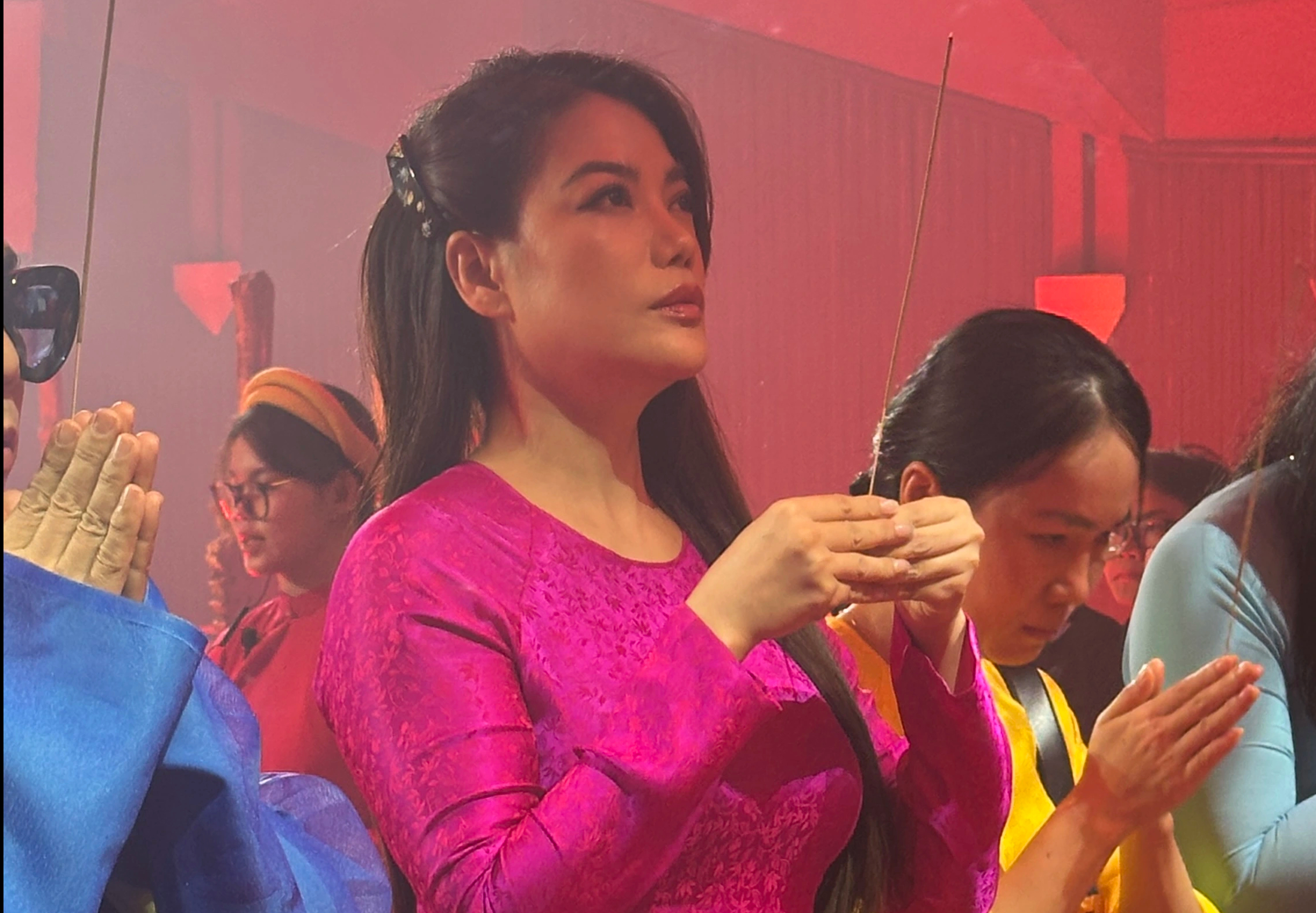 NSND Kim Cương, Minh Vương xúc động khi được tri ân trong ngày giỗ Tổ sân khấu- Ảnh 7. NSND Kim Cương, Minh Vương xúc động khi được tri ân trong ngày giỗ Tổ sân khấu- Ảnh 7.